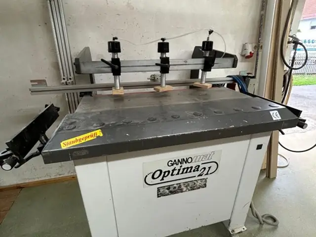 Universal Dübelbohrmaschine Ganner